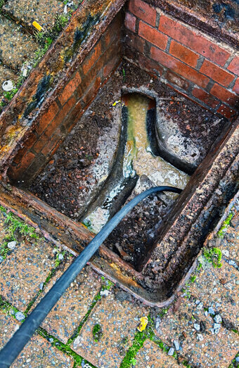 https://blockeddrainsstirling.com.au/uploads/2025/07/hero-blocked-sewers-67191.jpg